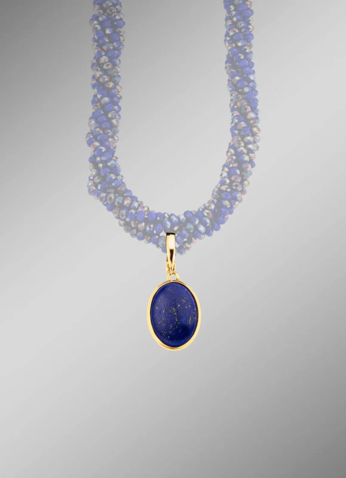 Vergoldeter Anhänger mit Lapislazuli