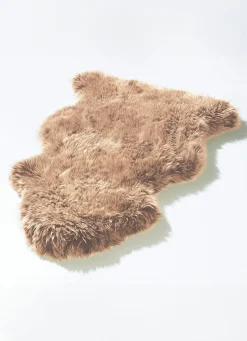 Vorleger aus echtem Lammfell in Tierform