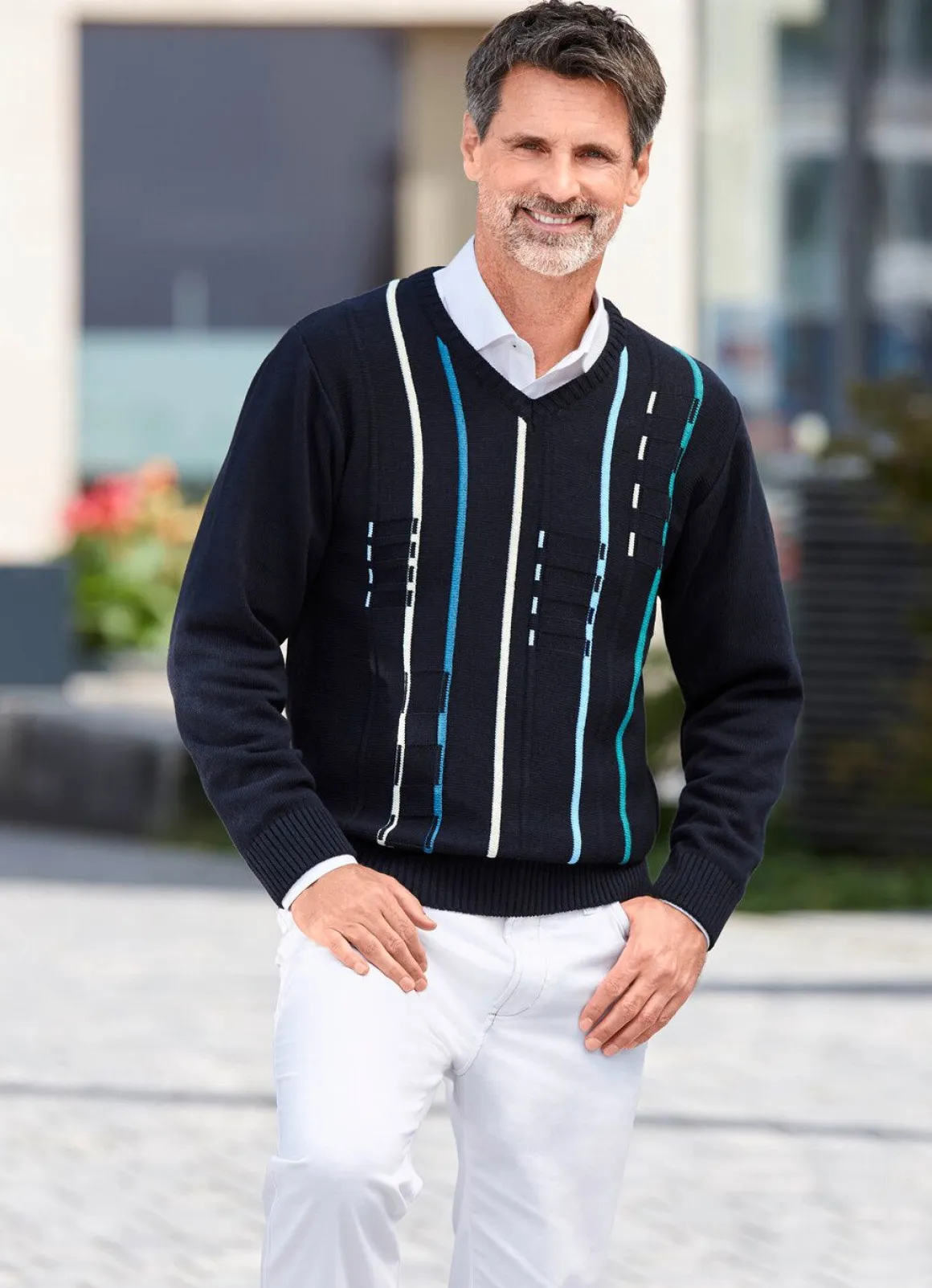 V-Pullover mit Strukturdessin