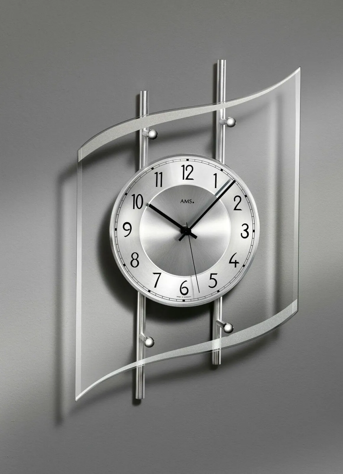 Wanduhr mit Funkuhrwerk