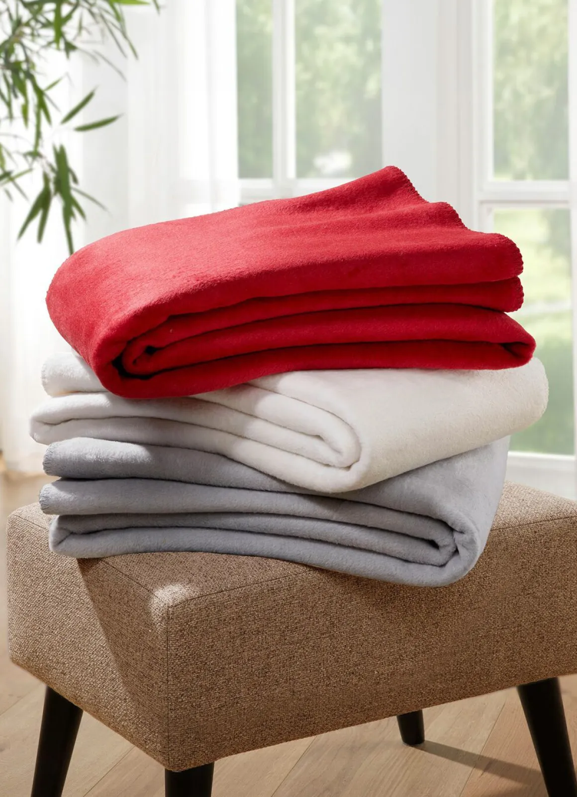 Wohndecke mit Festonstich-Einfassung